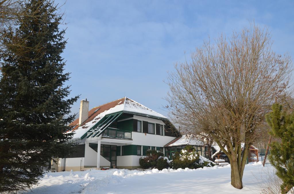 Penzion Horal Hotel Osek  Exterior photo